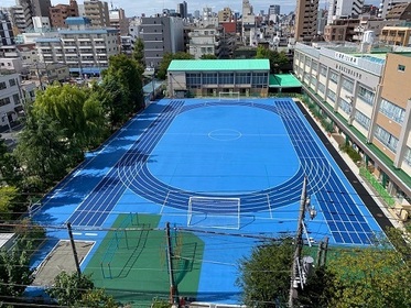 横川小学校校庭